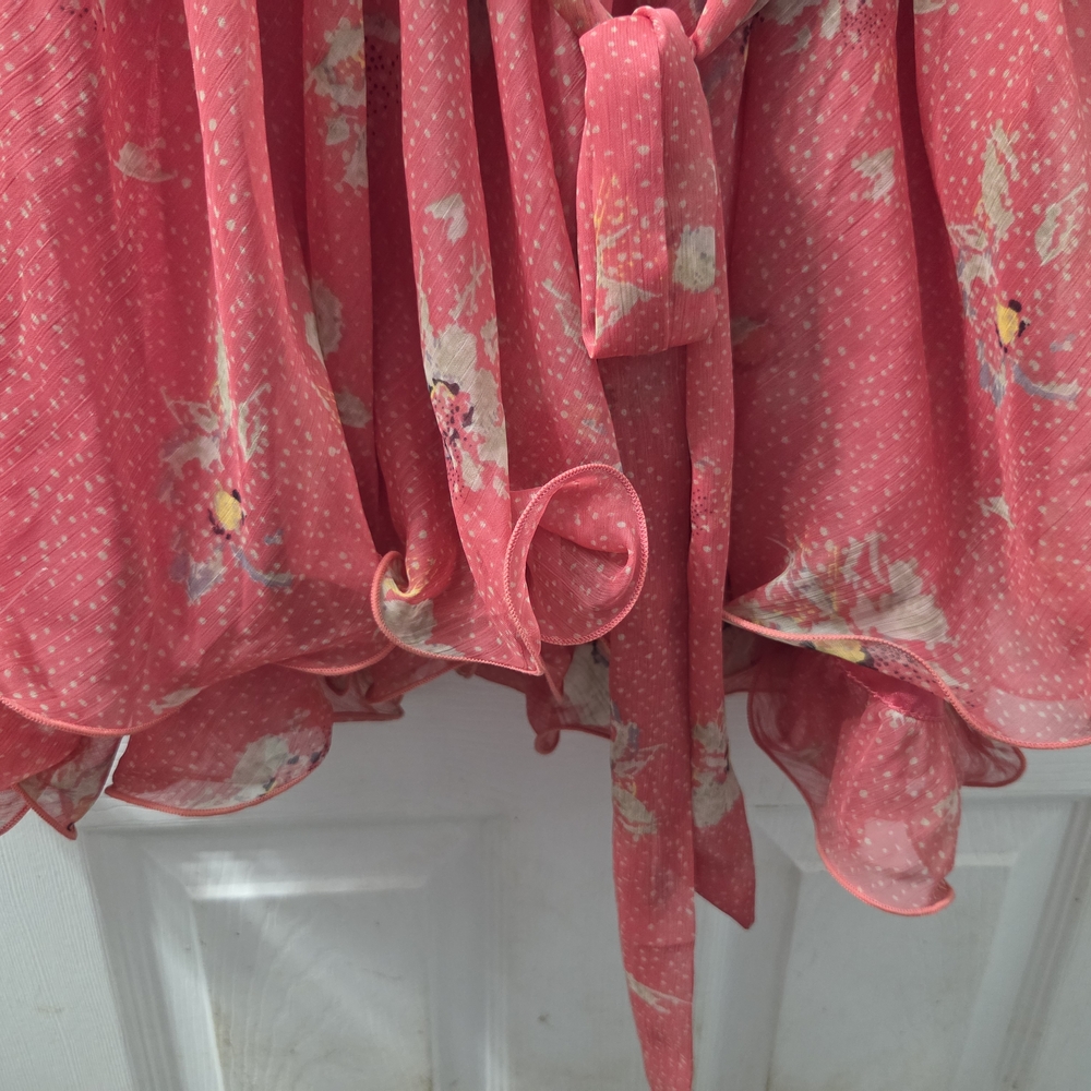 Elegant Pink Long Sleeve Dress with Floral Accents - Picture 3 of 6